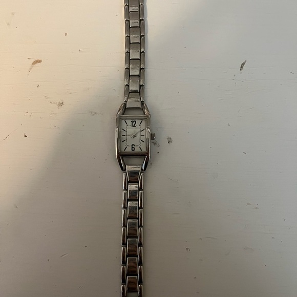 Vintage Lot of Two Women’s Silver Rectangular and Circular Wristwatches Giorgio - Picture 4 of 13